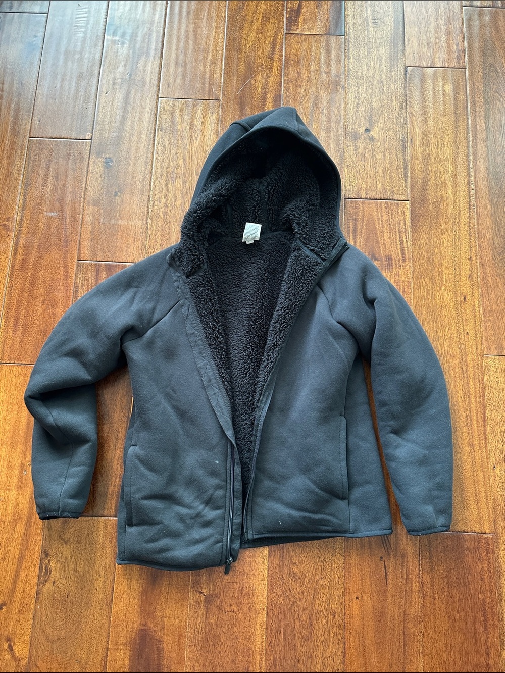 Cozy Black Hooded Sherpa-Lined Jacket